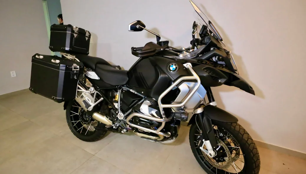 A motocicleta estava na casa de um dos investigados