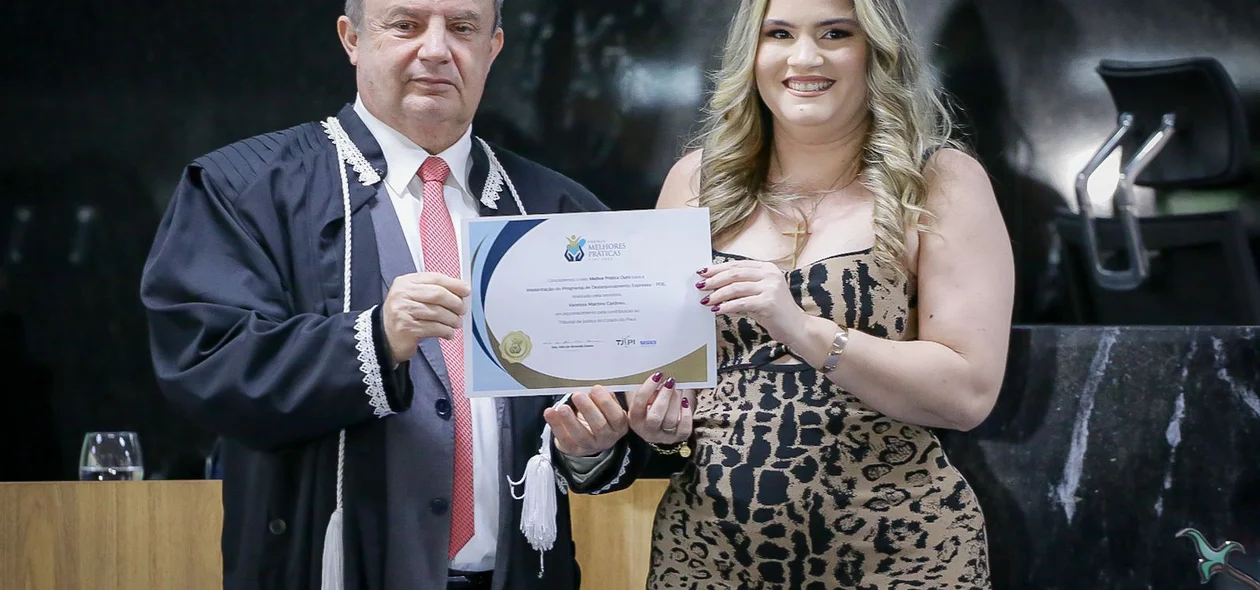 A solenidade aconteceu nesta segunda-feira (22)