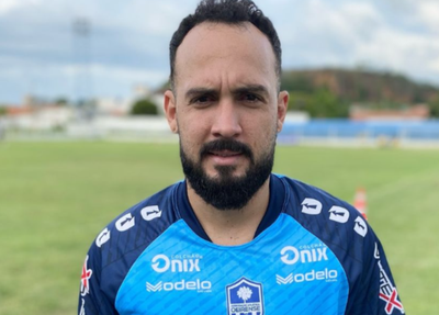 Alexandre Santana, meio-campo do Oeirense