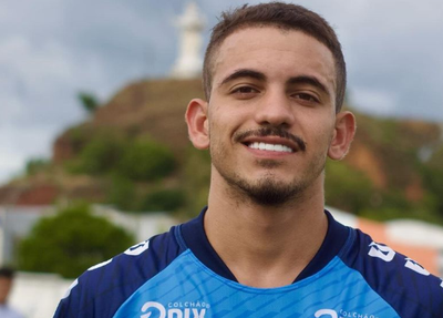 Andrey Rodrigues, meia do Oeirense
