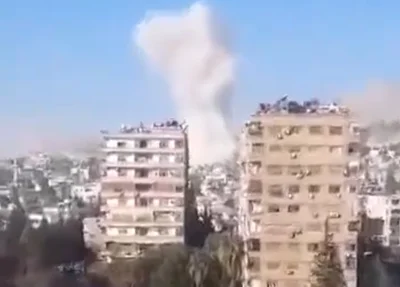 Ataque aéreo no centro de Damasco
