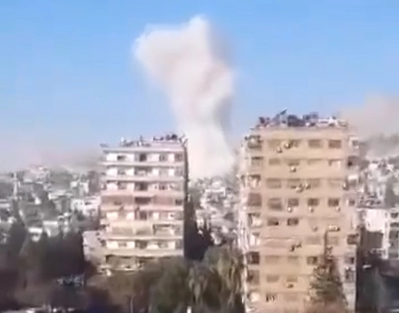 Ataque aéreo no centro de Damasco