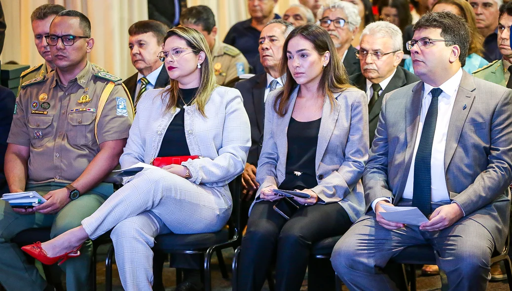 Autoridades presentes na solenidade