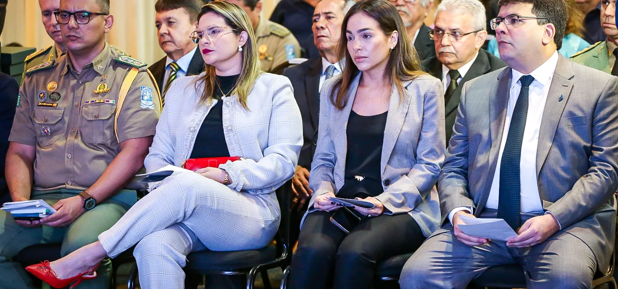 Autoridades presentes na solenidade