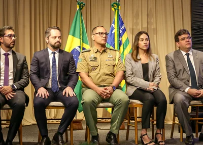 Autoridades prestigiando o evento