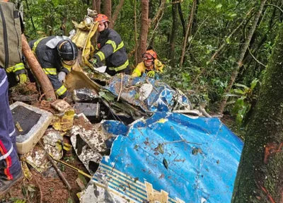 Avião de pequeno porte cai e deixa dois mortos em São Paulo
