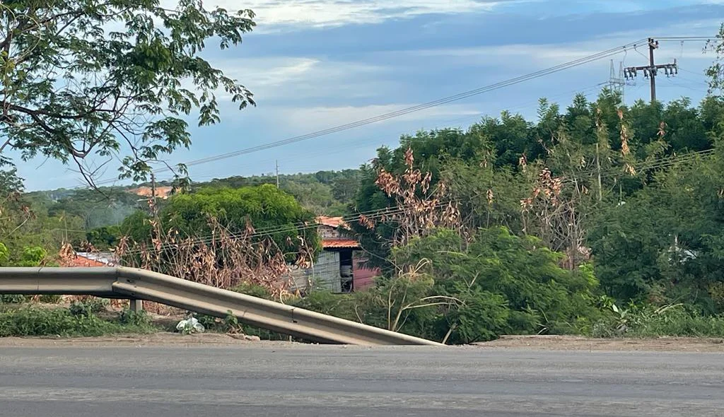 Buraco está localizado no lado direito da pista, no sentido do bairro Dirceu