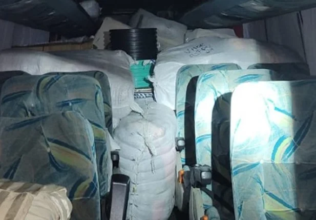 Carga de roupa apreendida pela PRF