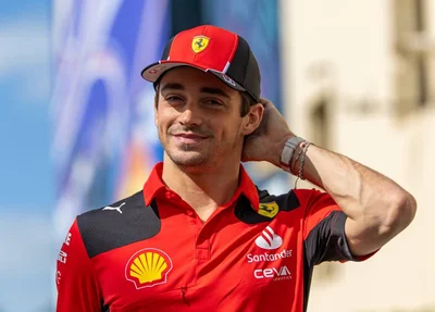 Charles Leclerc renova com a Ferrari