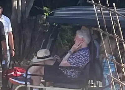 Clinton descansa em resort de luxo no México