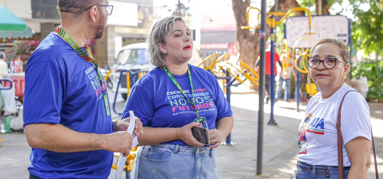 Colaboradores no dia D de matrículas escolares no Piauí