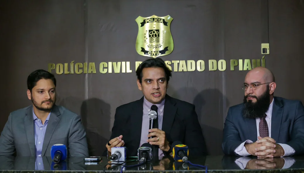 Coletiva de imprensa na Delegacia Geral