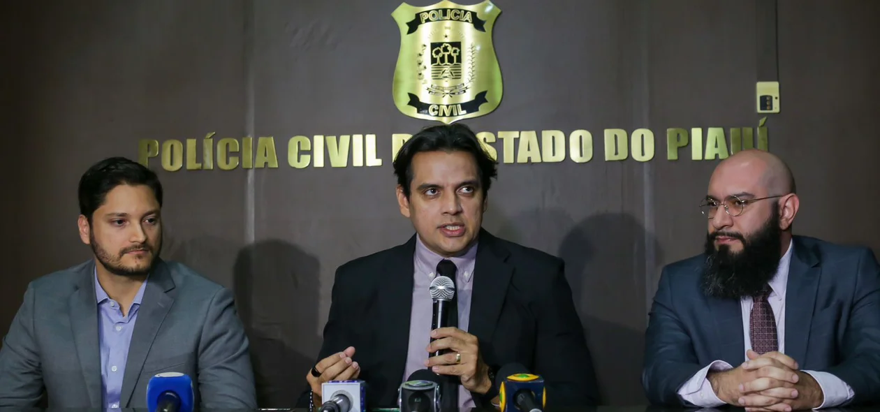 Coletiva de imprensa na Delegacia Geral