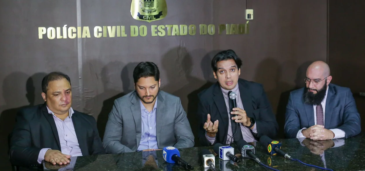 Coletiva de imprensa na Delegacia Geral