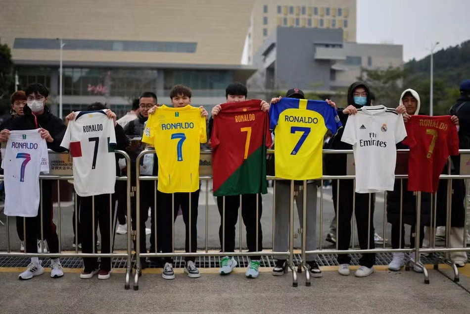 Crianças fãs de Cristiano Ronaldo