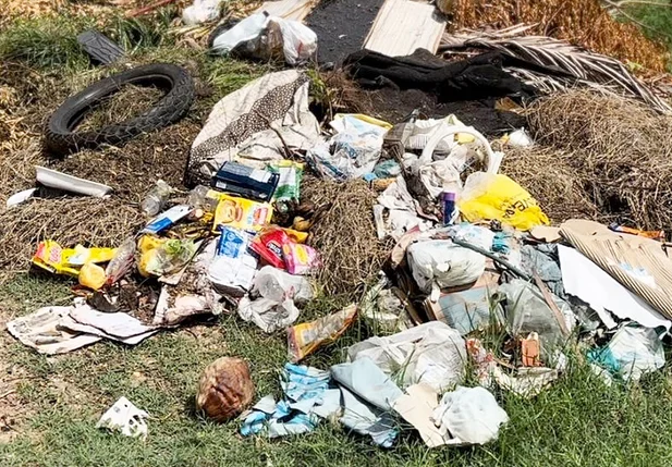 Descarte irregular de lixo no Monte Castelo