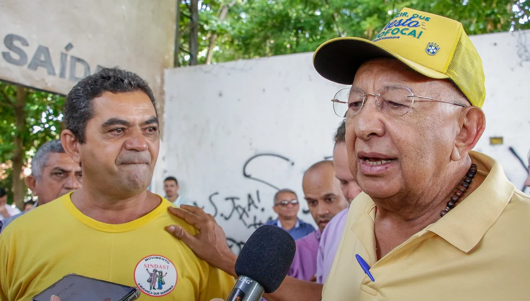 Dr. Pessoa assina ordem de serviço para reforma de ginásio e campo de futebol no bairro São João