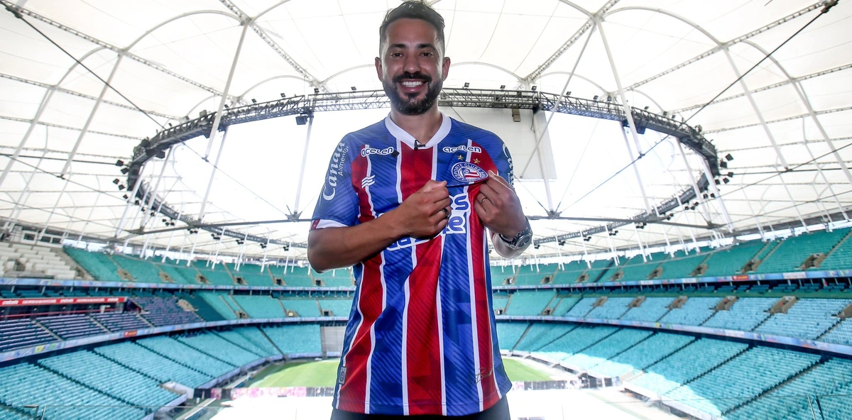 Everton Ribeiro é apresentado pelo Bahia