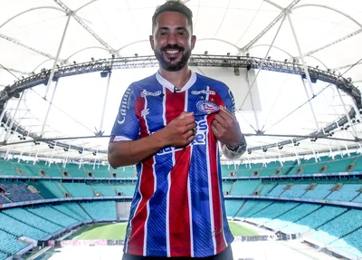 Everton Ribeiro é apresentado pelo Bahia