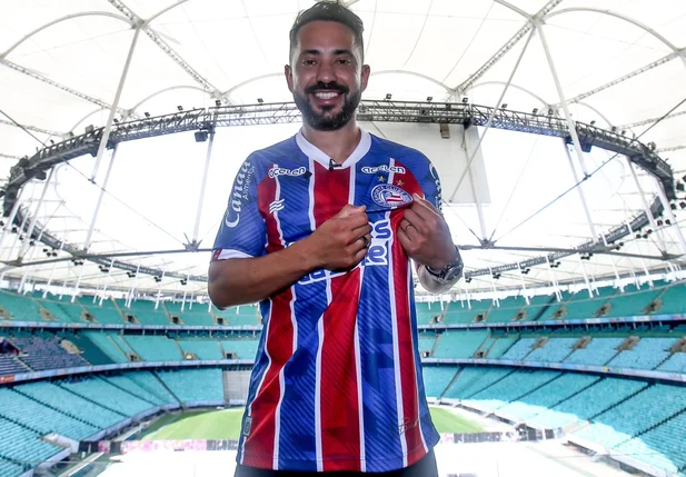 Everton Ribeiro é apresentado pelo Bahia