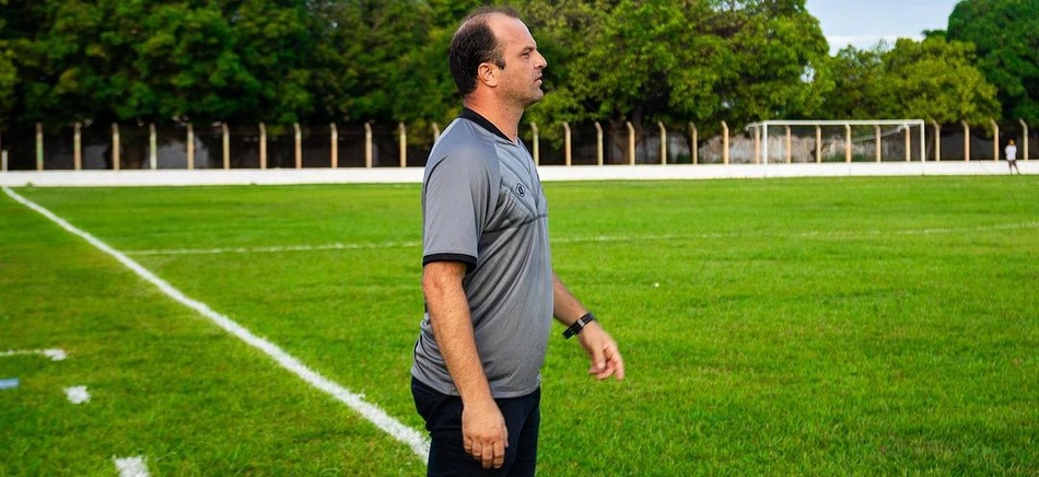 Fernando Agostini, técnico do Corisabbá