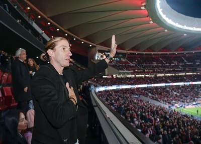 Filipe Luís é homenageado pelo Atlético de Madrid