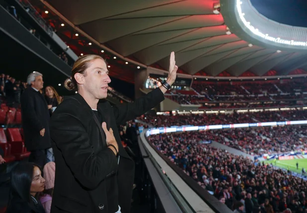 Filipe Luís é homenageado pelo Atlético de Madrid
