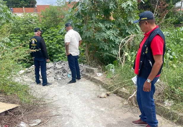 Fiscais da Saad Sudeste constatam descarte irregular de resíduos no Manoel Evangelista
