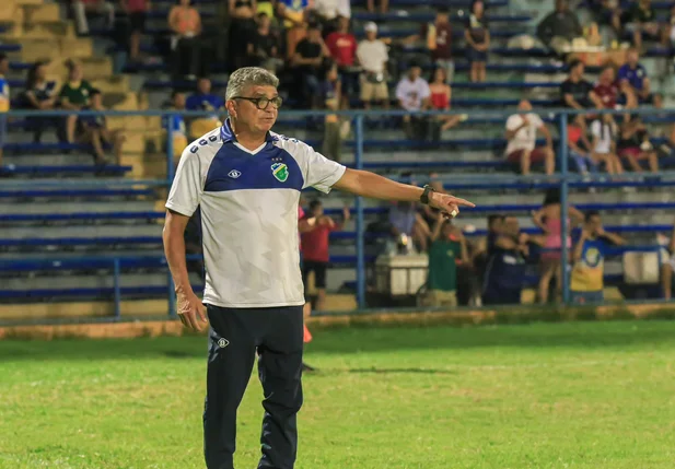 Flávio Araújo, técnico do Altos