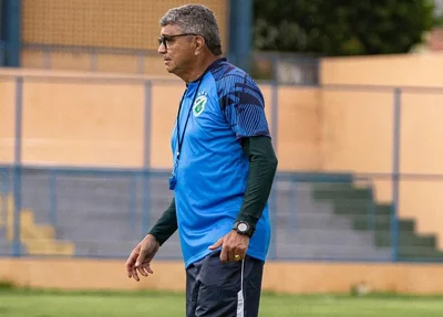 Flávio Araújo, técnico do Altos