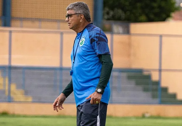 Flávio Araújo, técnico do Altos