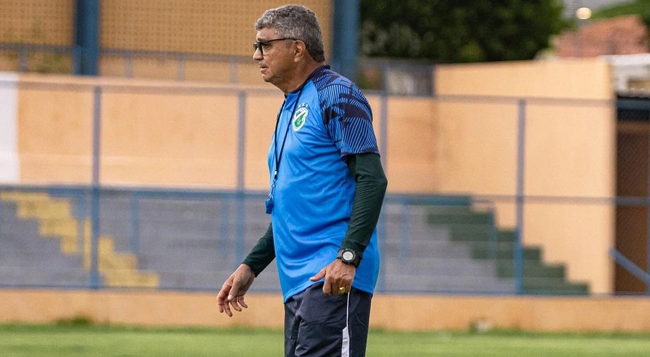 Flávio Araújo, técnico do Altos