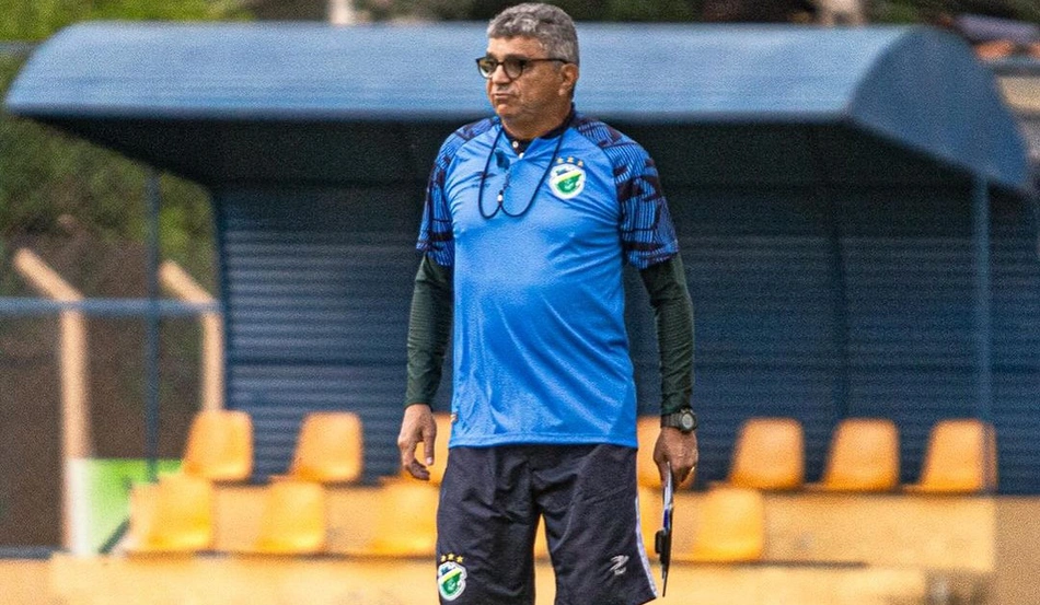 Flávio Araújo, técnico do Altos