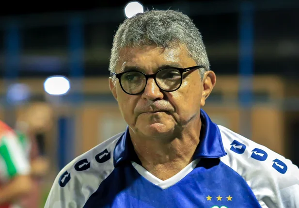 Flávio Araújo, treinador do Altos