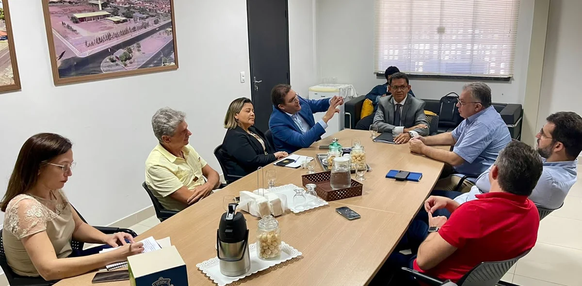 Florentino Neto recepciona equipe da EBSERH que vai fazer relatório do HU de Parnaíba