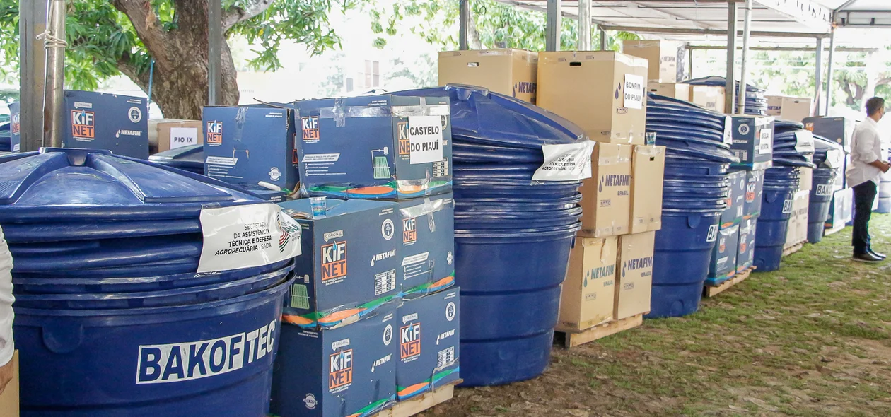 Governador entrega 386 kits de irrigação a agricultores do Piauí