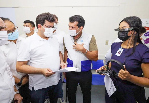 Governador Rafael Fonteles visitando o HEDA