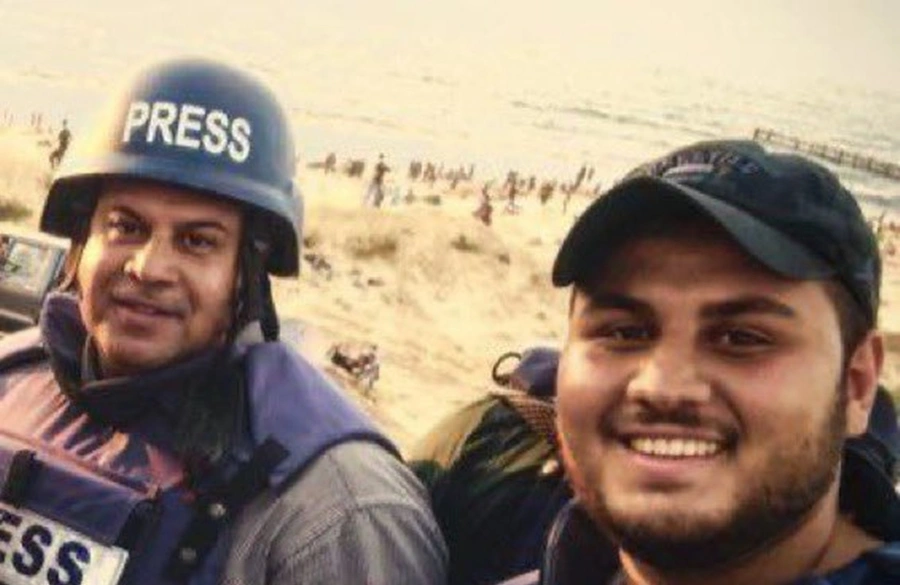 Hamza Wael Dahdouh com seu pai, Wael Dahdouh