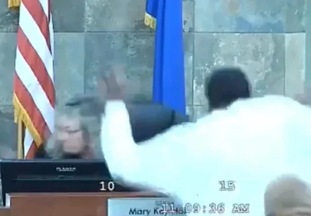 Homem ataca juíza nos Estados Unidos