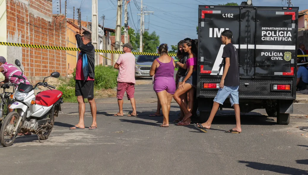IML esteve no local para remover o corpo
