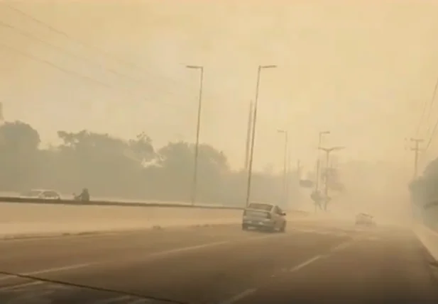 Incêndio atinge parque em Fortaleza e fumaça se espalha pela cidade