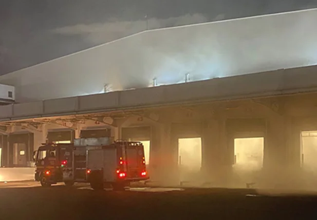Incêndio atingiu centro de distribuição do R Carvalho