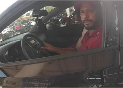 Jayson Alves Fernandes flagrado entrando no estacionamento da Pintos Shopping