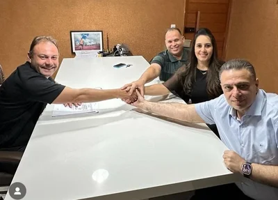 Jeová Alencar ao lado de Gessivaldo Isaías e Ana Fidelis