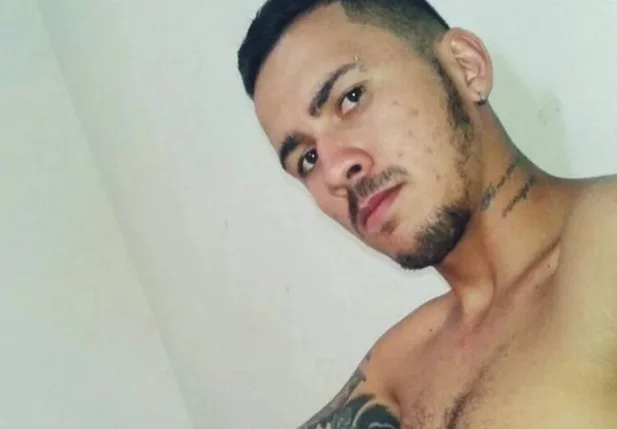 João Teixeira de Lima Neto é acusado de assinar Samuel Mendes Silva, de 19 anos