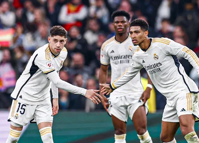 Jogadores do Real Madrid em jogo contra o Almería