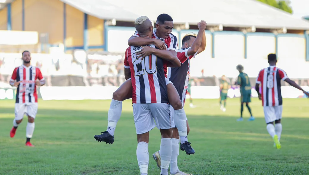 Jogadores do River comemoram gol