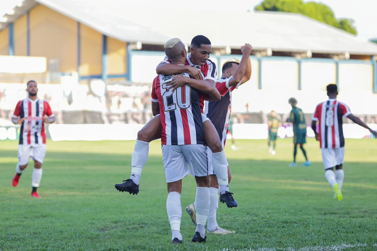 Jogadores do River comemoram gol