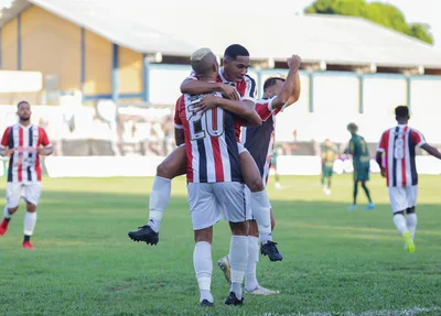 Jogadores do River comemoram gol