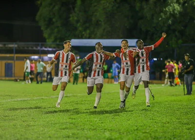 Jogadores do River comemoram vitória por 3 a 0 em cima do Altos